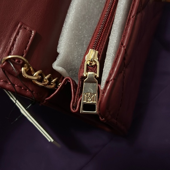 NWT Badgley Mischka Crossbody with Diamond Quilting - Picture 5 of 9